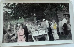 Hubbard-Reunion-1940s image 1940 Reunion
